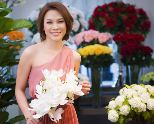 Mỹ Tâm rực rỡ hoa tươi !!! (VIET media)